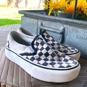 Classic Checkered Slip-on Vans Black and White